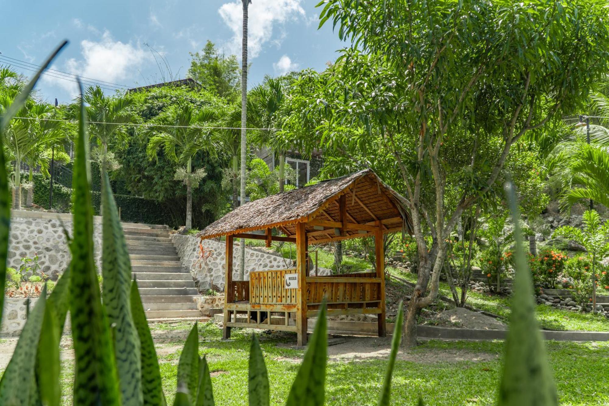 The Hawk'S Nest Resort サバン エクステリア 写真