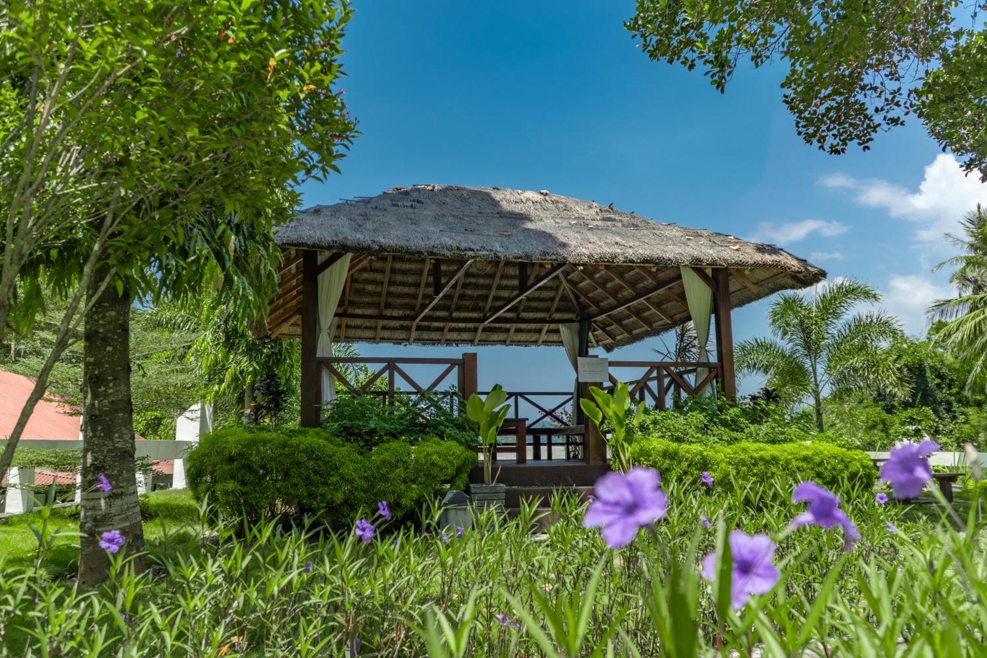 The Hawk'S Nest Resort サバン エクステリア 写真
