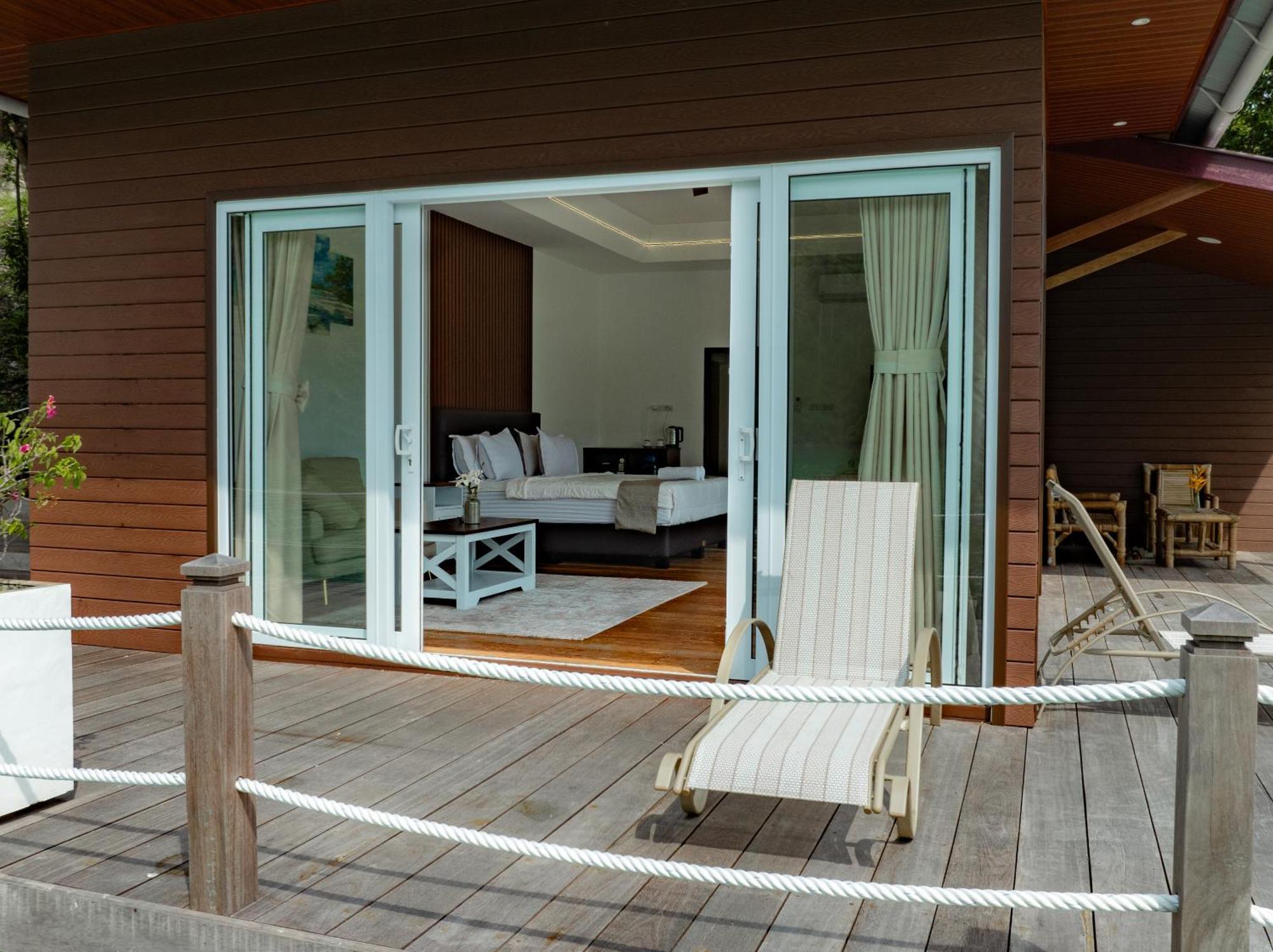 The Hawk'S Nest Resort サバン エクステリア 写真