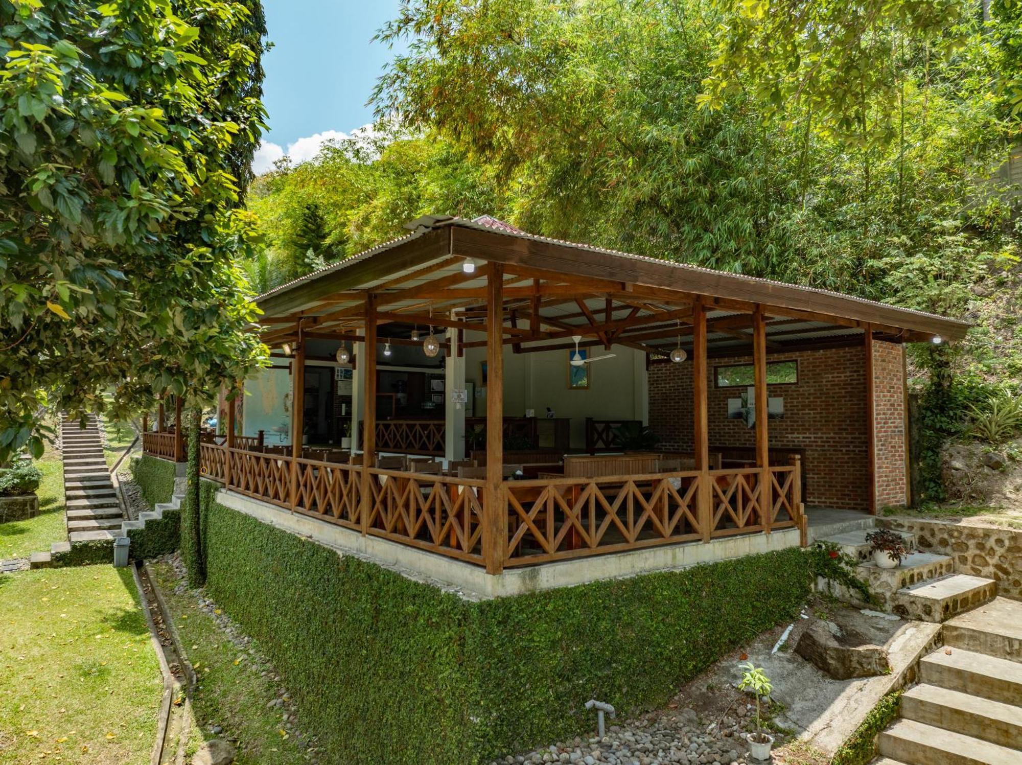 The Hawk'S Nest Resort サバン エクステリア 写真